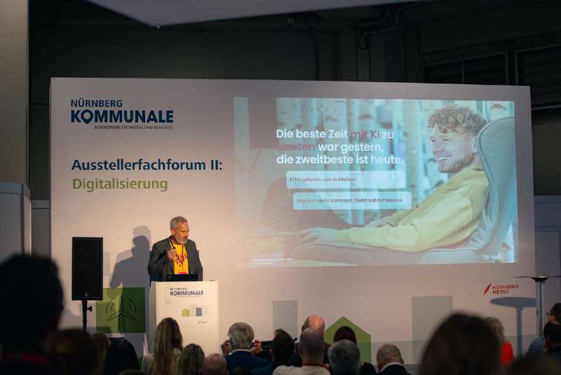 Markus at the lectern